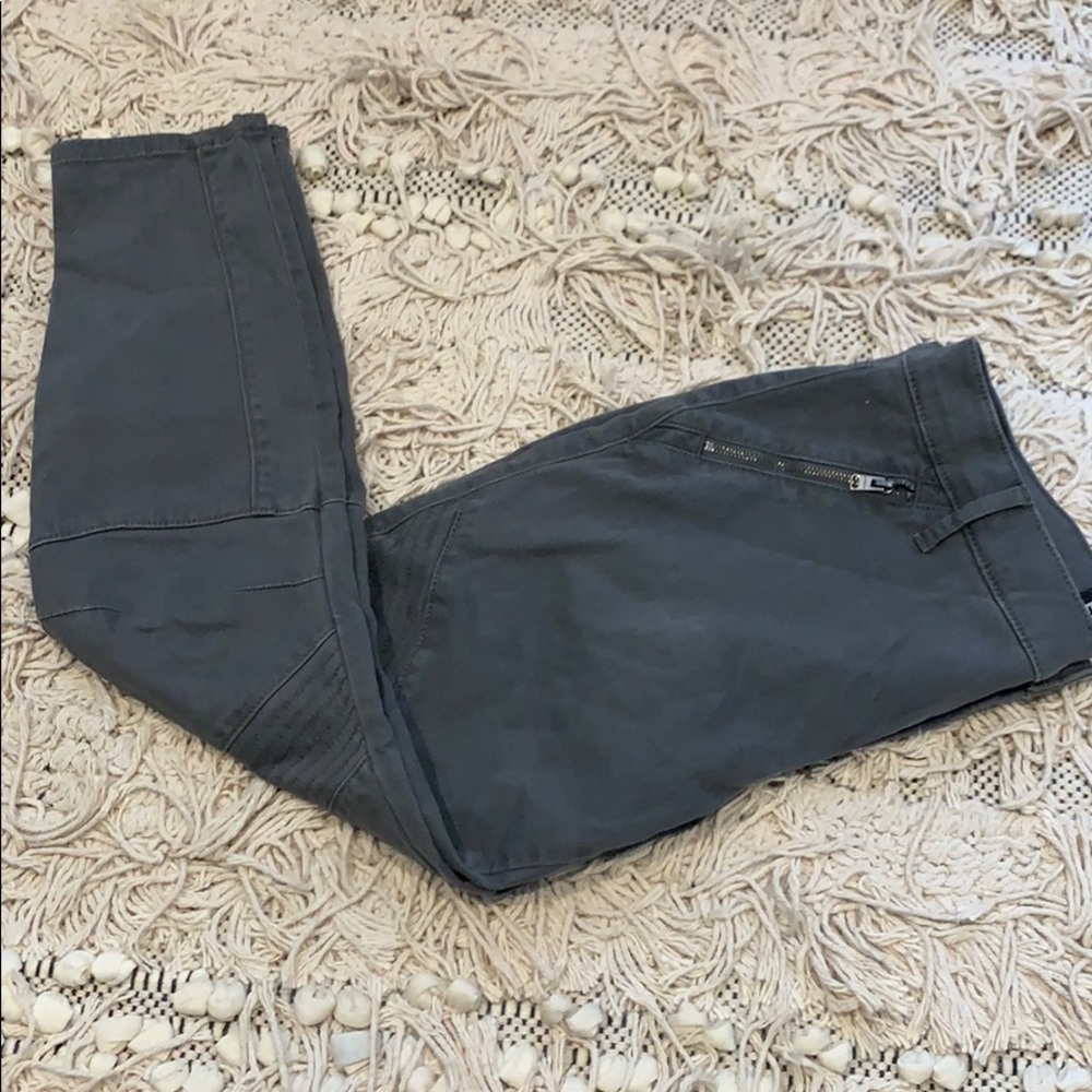 Gray mid rise ankle jeggings size 6s